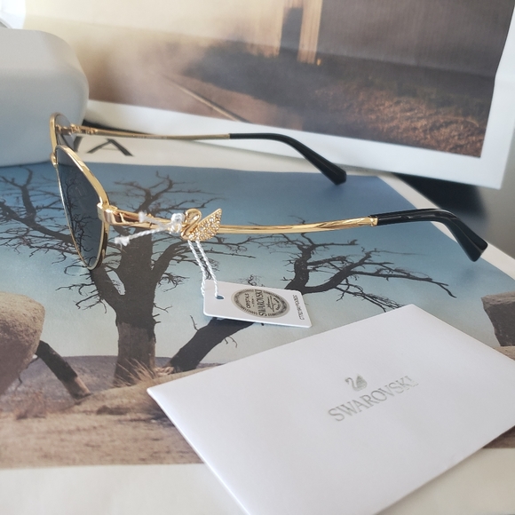 SWAROVSKI MINI SWAN SUNGLASSES - Picture 11 of 14
